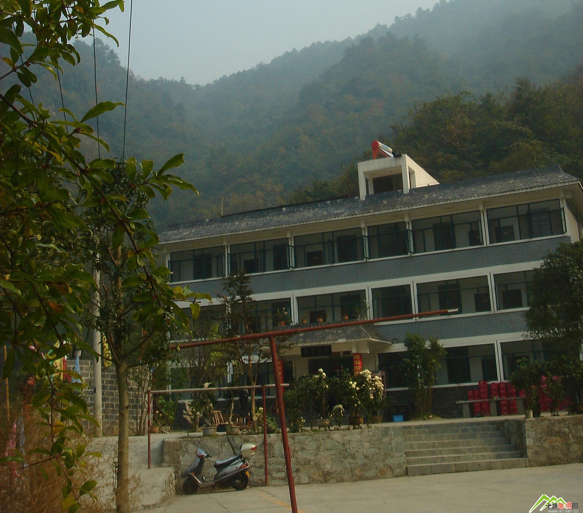 贵州安顺白塔-安顺武庙-安顺文庙-安顺清真寺，冬日蓝天下的安顺